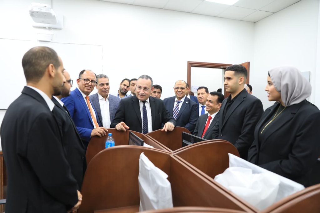 وزير التعليم العالي ورئيس جامعة العاصمة يفتتحان عددًا من المشروعات التعليمية