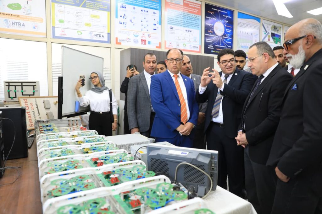 وزير التعليم العالي ورئيس جامعة العاصمة يفتتحان عددًا من المشروعات التعليمية