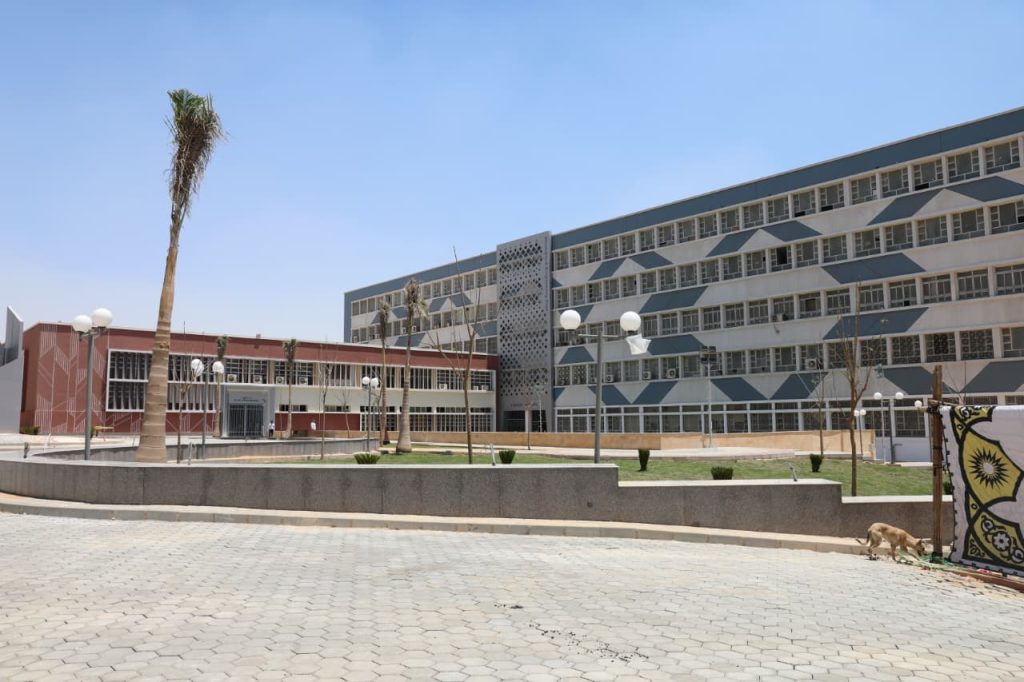 وزير التعليم العالي ورئيس جامعة العاصمة يفتتحان عددًا من المشروعات التعليمية