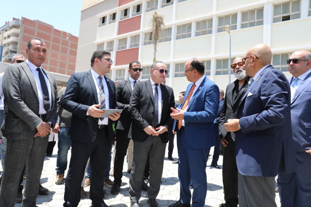 وزير التعليم العالي ورئيس جامعة العاصمة يفتتحان عددًا من المشروعات التعليمية