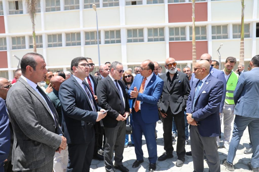 وزير التعليم العالي ورئيس جامعة العاصمة يفتتحان عددًا من المشروعات التعليمية