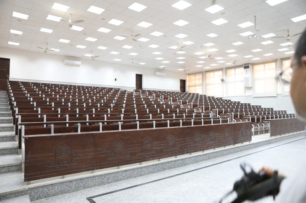 وزير التعليم العالي ورئيس جامعة العاصمة يفتتحان عددًا من المشروعات التعليمية
