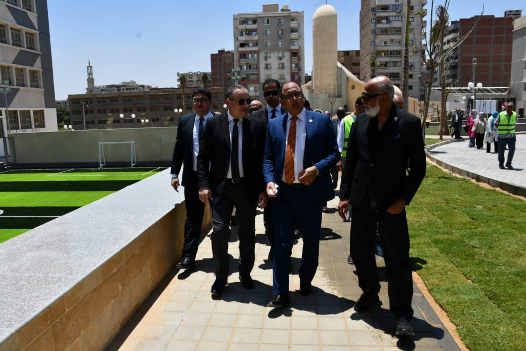وزير التعليم العالي ورئيس جامعة العاصمة يفتتحان مشروع تطوير كلية الهندسة بحلوان