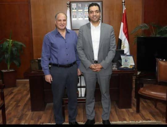 القائم بأعمال معهد بحوث أمراض العيون يستقبل الدكتور محمد شفيق الألفي أستاذ بالمعهد ورئيس الكلية الملكية لأطباء العيون بالمملكة المتحدة