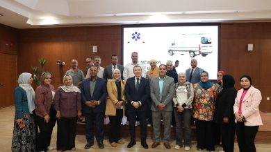 صورة جلسة نقاشية بين رئيس هيئة الإسعاف ومحرري الصحة لبحث تحديات المنظومة الإسعافية