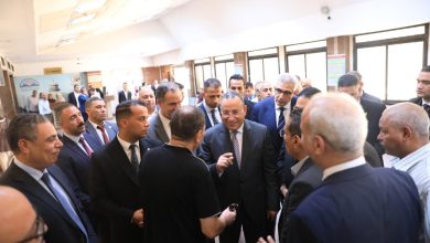 صورة وزير التعليم العالي  يتفقد مكتب التنسيق الرئيسي بجامعة القاهرة
