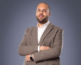 الدكتور مينا ميشيل أستاذ مساعد بكلية الهندسة جامعة الجلالة