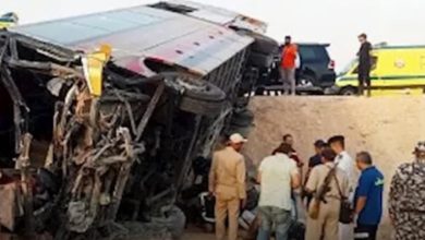 صورة 22 وفاة و28 مصابًا في حادث انقلاب أتوبيس بطريق (دهب–نويبع)