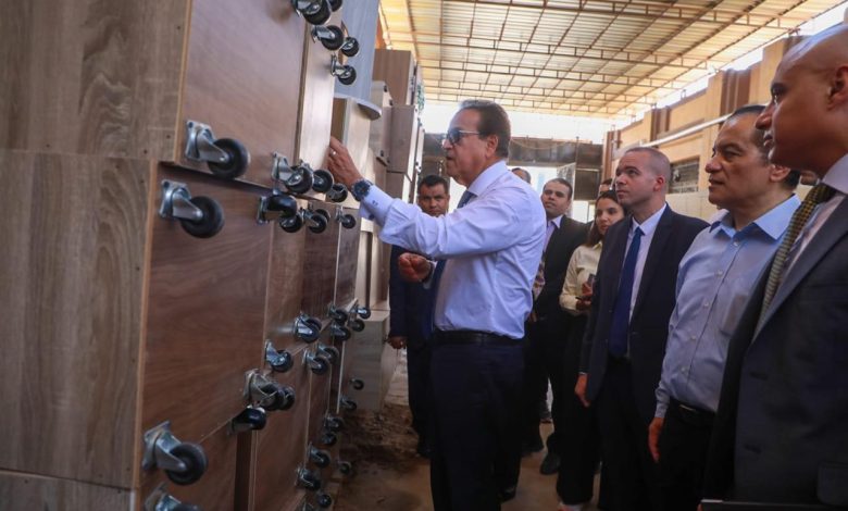 الدكتور خالد عبدالغفار وزير الصحة والسكان مخازن التموين الطبي والورش المركزية