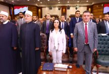 صورة مايا مرسي تشهد القرعة الإلكترونية لاختيار 12 ألف حاج