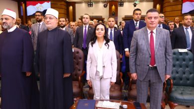 صورة مايا مرسي تشهد القرعة الإلكترونية لاختيار 12 ألف حاج