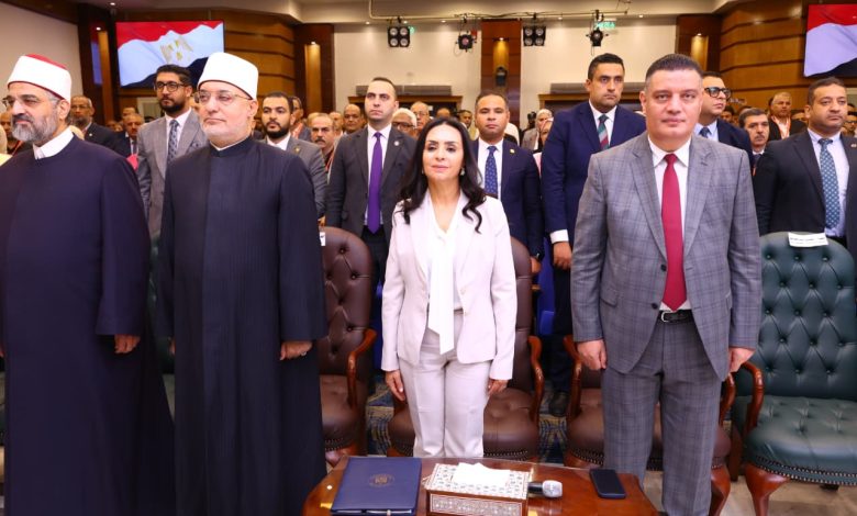 مايا مرسي تشهد القرعة الإلكترونية لاختيار 12 ألف حاج