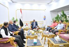 صورة محافظ قنا يبحث مع رئيس هيئة الإسعاف تطوير المنظومة والارتقاء بالخدمات الطبية