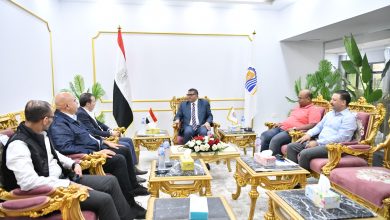 صورة محافظ قنا يبحث مع رئيس هيئة الإسعاف تطوير المنظومة والارتقاء بالخدمات الطبية