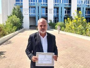 صورة بعد تكريمه من وزير التعليم.. مدير مدرسة بالشرقية يتبرع بالمكافأة لإصلاح ماكينة التصوير