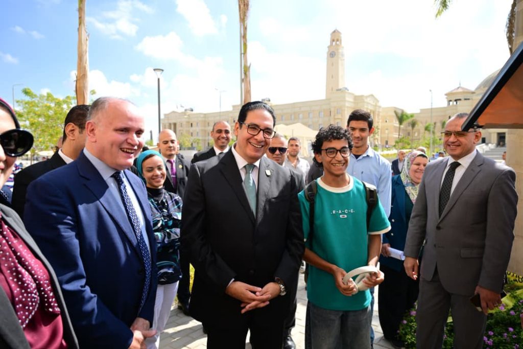 جولة تفقدية للدكتور محمد سامي عبد الصادق رئيس جامعة القاهرة بمقر جامعة القاهرة الأهلية والفرع الدولى
