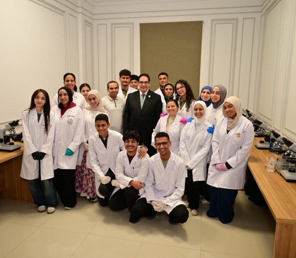 جولة تفقدية للدكتور محمد سامي عبد الصادق رئيس جامعة القاهرة بمقر جامعة القاهرة الأهلية والفرع الدولى