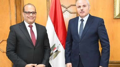 صورة رئيس جامعة الإسماعيلية الجديدة الأهلية يهنئ ناصر مندور بتجديد الثقة الرئاسية