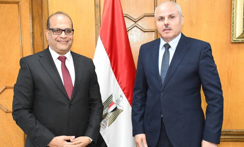 الدكتور عادل حسن رئيس جامعة الإسماعيلية الجديدة الأهلية و الدكتور ناصر سعيد مندور