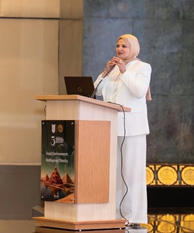 الدكتورة علا شوقي عميد معهد التغذية